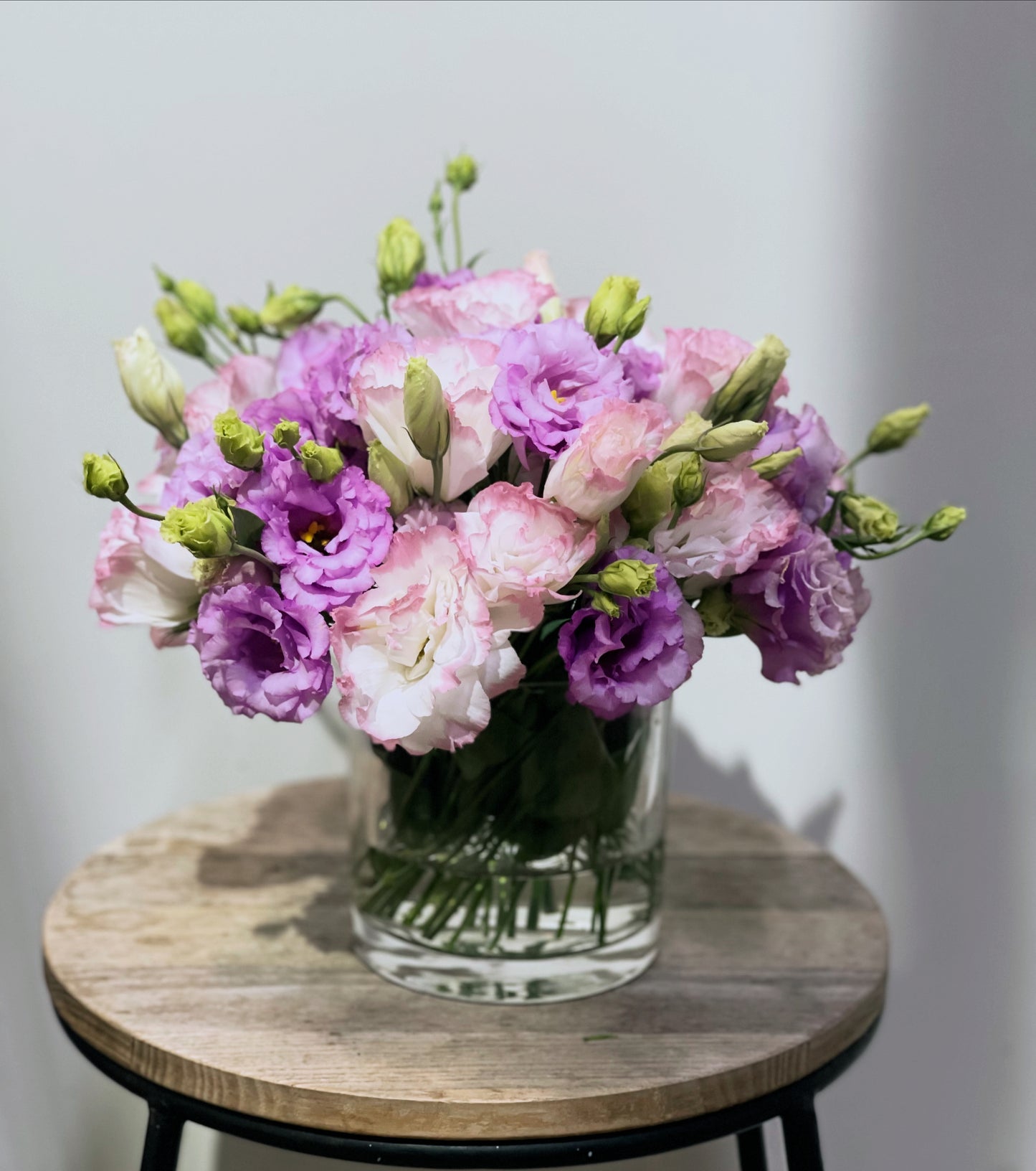 Lizi With Vase