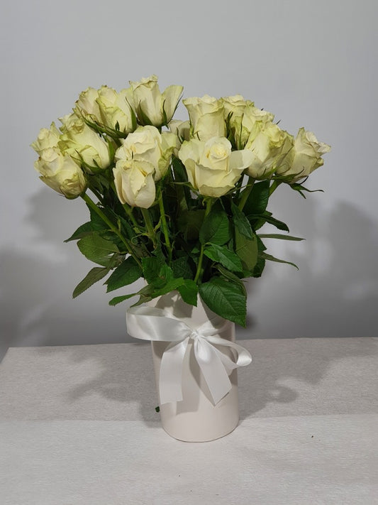 20 White Roses with Vase