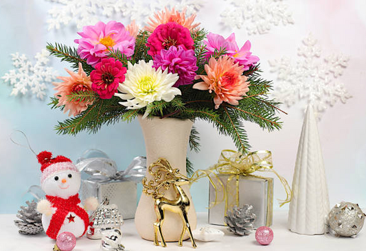 10 Creative Ways to Adorn Your Home with Christmas Flowers