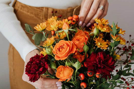 Autumn in Bloom: A Guide to Seasonal Flowers and Stylish Arrangements