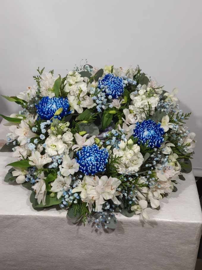 Wreath with Hint Blue 30cm